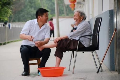 李銀江：<em>老人</em>的關切就是我的行動