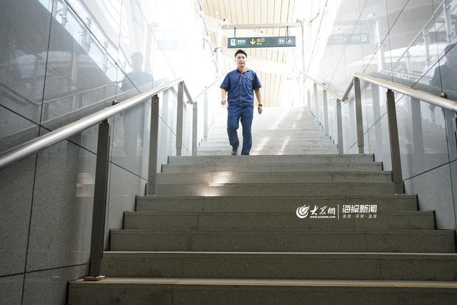 城市軌道交通機(jī)電技術(shù)專(zhuān)業(yè)《最美青島人｜地鐵門(mén)梯檢修工王建：超40℃環(huán)境下工作服像泡在水里》課程思政課堂教學(xué)案例