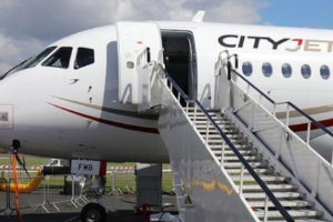 民航客機艙門<em>又</em>厚<em>又</em>重，為什么不安裝自動門，反而要空姐手動？