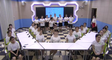 學(xué)生課堂展示《帕米爾，我的家鄉(xiāng)<em>多么</em>美》