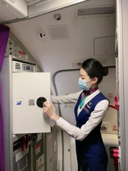平凡<em>中</em><em>的</em>不凡——昆明航空乘務長<em>楊</em>荃