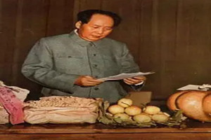 1949年<em>毛主席</em>為《人民鐵道》報(bào)親筆題寫刊名