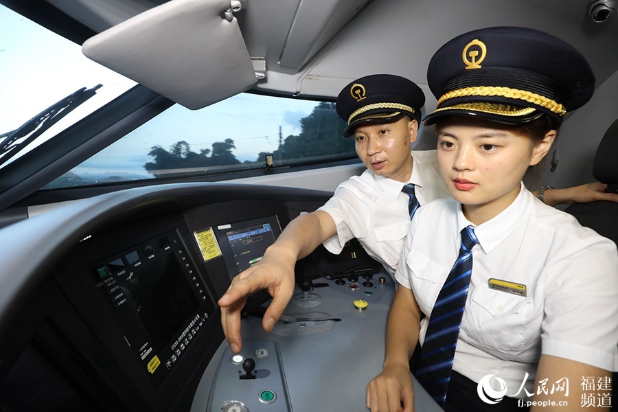 <em>女</em><em>動</em><em>車組</em><em>司機</em>—<em>金</em><em>婉</em><em>鑫</em>