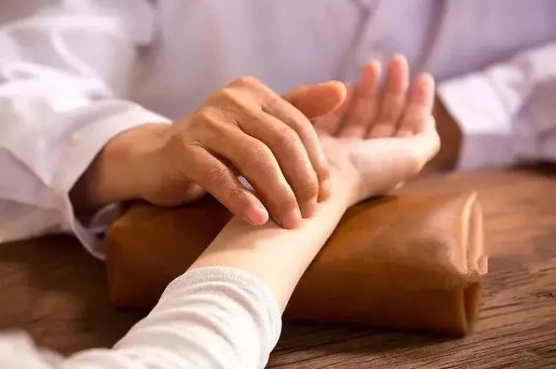 中<em>醫(yī)學專業(yè)</em>：《中醫(yī)診斷學—第一章望診第五節(jié)舌診—知識點：望舌色》<em>課程</em><em>思</em><em>政</em><em>案例</em>