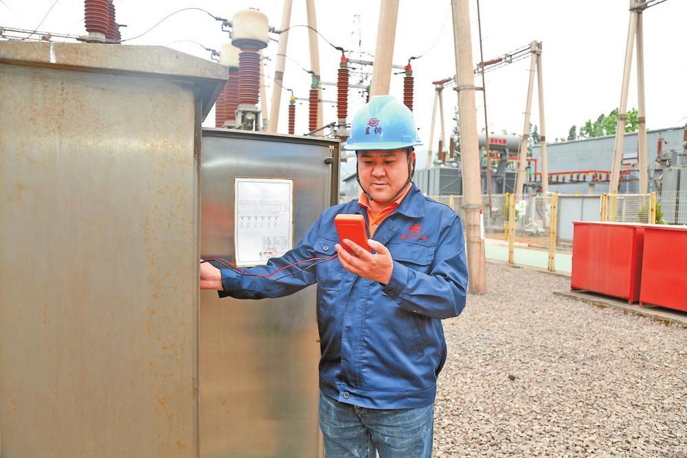 <em>王</em>世立：璀璨鋼花鍛造<em>的</em>“特種鋼電工”